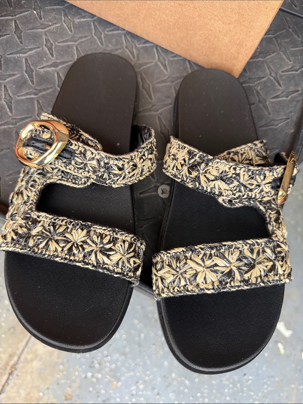 Universal Thread Women’s Stasie Sandals Memory Foam Insole Onyx size 11